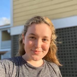 Meet your Posher, Adrianna